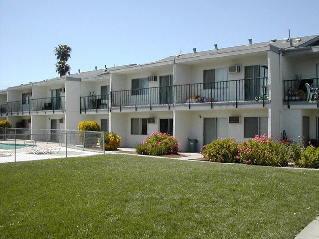 Tradewinds Apartments photo 3